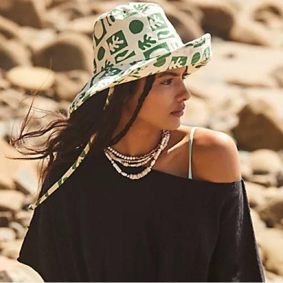 Lack of Color ‘Holiday Bucket’ hat in Formes Green, size M/L - Picture 2 of 11